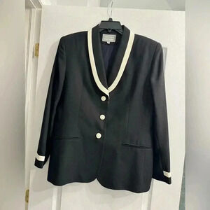 Gorgeous well structured formal jacket  in mint condition